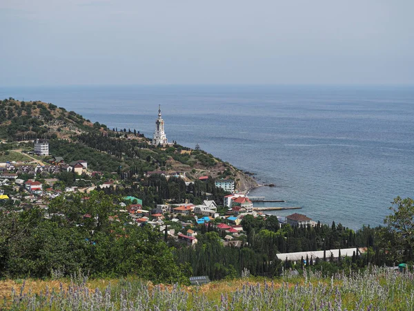 Kilise Beyaz Kenti Yakınlarındaki Karadeniz Deniz Maliyeti — Stok fotoğraf