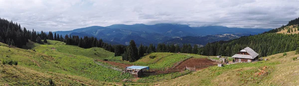 Panorama Van Het Huis Aan Karpatian Bergen — Stockfoto