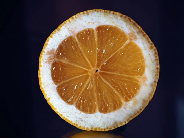 Zitrone Einem Schnitt Spiegel — Stockfoto