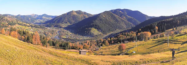 Karpatisches Dorf Den Bergen Sonnigen Tag — Stockfoto