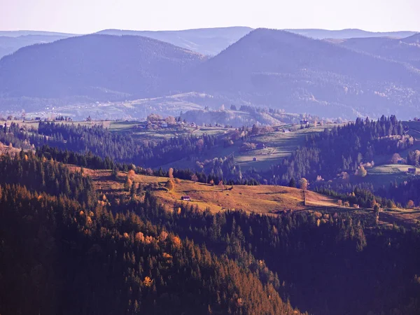 Karpatisches Dorf Den Bergen Sonnigen Tag — Stockfoto