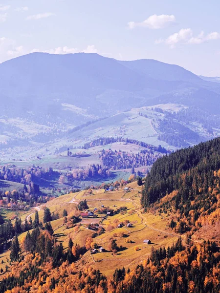 Karpatisches Dorf Den Bergen Sonnigen Tag — Stockfoto