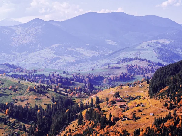 Karpatisches Dorf Den Bergen Sonnigen Tag — Stockfoto