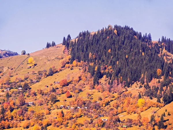 Villaggio Carpatico Montagna Nella Giornata Sole — Foto Stock