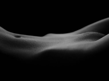 Çıplak kadın siluet karın, kedi ve bacaklar siyah izole