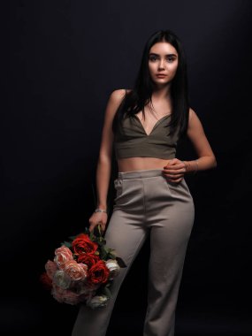 Model esmer siyah izole poz