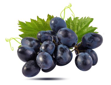 Beyaz arkaplanda izole edilmiş taze üzümler