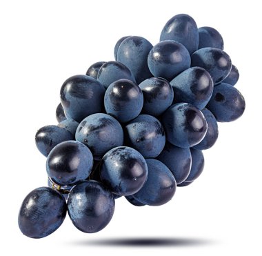 Beyaz arkaplanda izole edilmiş taze üzümler