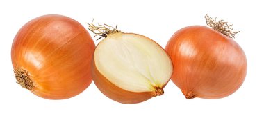 Beyaz arkaplanda izole soğanlar