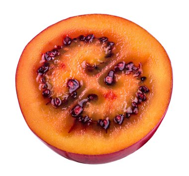 tamarillo beyaz arkaplanda izole edildi