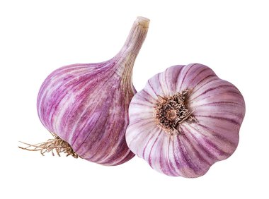 Beyaz arkaplanda sarımsak izole edilmiş.