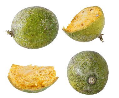 Bael meyve ya da beyaz bir arka plan üzerinde ahşap elma meyve (Aegle marmelos)