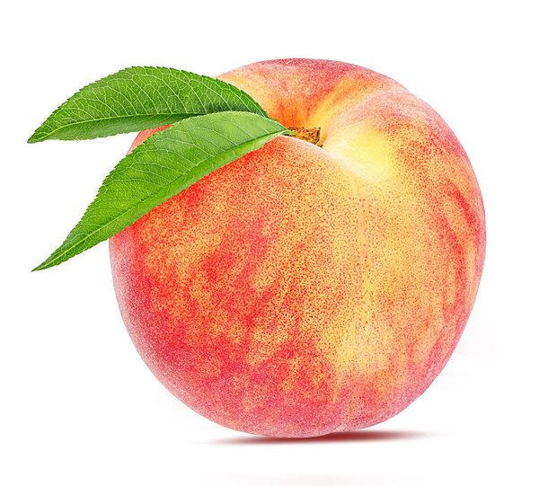 Персик изолирован на белом фоне