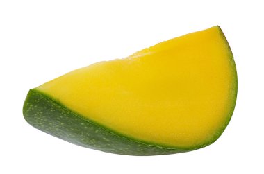 Beyaz arkaplanda yalıtılmış mango meyvesi