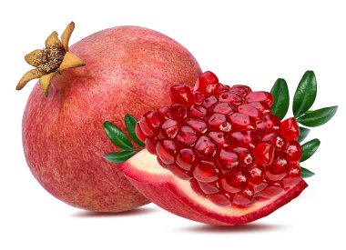 Beyaz arkaplanda izole edilmiş taze nar