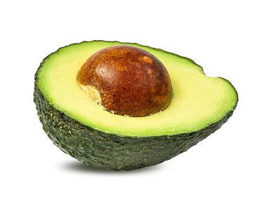 Beyaz arkaplanda kırpma yolu ile izole edilmiş taze avokado meyveleri