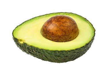 Beyaz arkaplanda kırpma yolu ile izole edilmiş taze avokado meyveleri