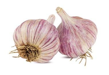 Beyaz arkaplanda sarımsak izole edilmiş.
