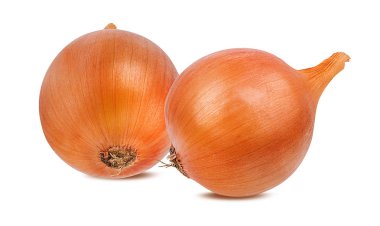 Beyaz arkaplanda izole soğanlar