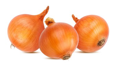 Beyaz arkaplanda izole soğanlar