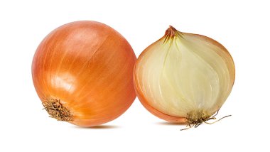 Beyaz arkaplanda izole soğanlar