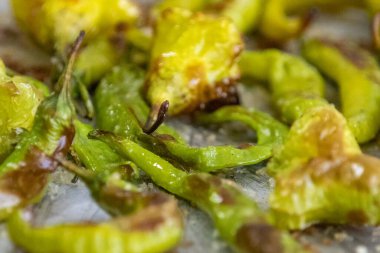 Shishito biber biberi karışımı Annuum japonsea, ya da Japon tatlı biberi, baharatlı ve çok lezzetli değil ve Cambuci biberi biber, yeşil çan şeklinde biber.