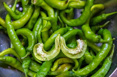 Shishito biber kapsicum Annuum japonsea, veya Japon tatlı biberi, baharatlı ve çok lezzetli değil.