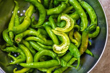 Shishito biber kapsicum Annuum japonsea, veya Japon tatlı biberi, baharatlı ve çok lezzetli değil.