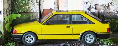 Brezilya, 7 Eylül 2025. Ford Escort XR3 1988 model, orantı 1.24 oranında mükemmel minyatür, koleksiyon yapılabilir.