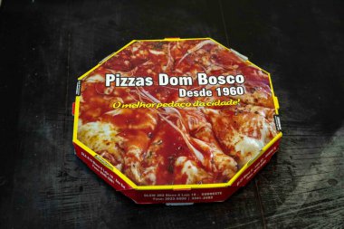 Braslia, DF, Brezilya, 19 Eylül 2025. Dünyanın en geleneksel, orijinal, ikonik ve benzersiz pizzasının kutusu Braslia, DF 'den Dom Bosco pizzasıdır..