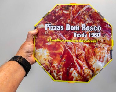 Braslia, DF, Brezilya, 19 Eylül 2025. Dünyanın en geleneksel, orijinal, ikonik ve benzersiz pizzasının kutusu Braslia, DF 'den Dom Bosco pizzasıdır..