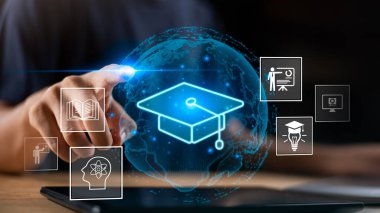 İnteraktif dijital platformlar aracılığıyla küresel bilginin güçlendirilmesi, çevrimiçi eğitim ve yeniliğin geleceğini vurguluyor. Modern e-öğrenme, eğitim ve teknoloji güdümlü akademik çözümler için ideal