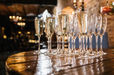 masada güzel şampanya bardağı