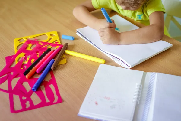 Little boy drawing with color crayons — Stock Photo, Image