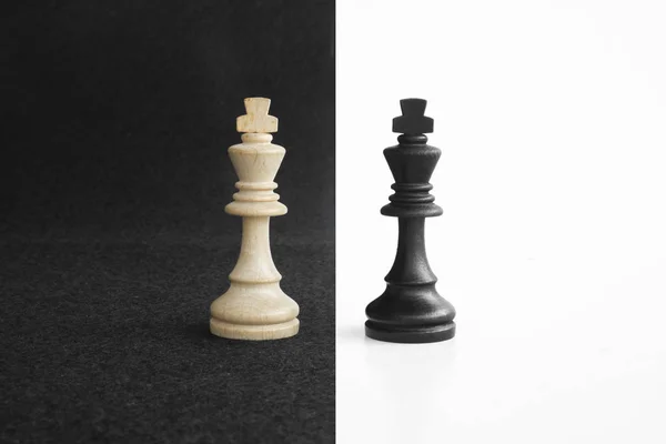 Pair King Chess Pieces Confronted Opposites Black White Background — Stock Photo, Image