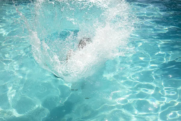 Vue Grande Éclaboussure Dans Piscine — Photo