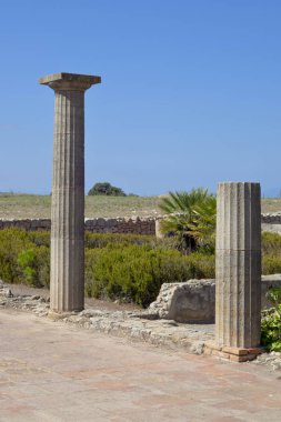 İşsizlik, Girona, Katalonya, İspanya 'da Antik Yunan sütunları