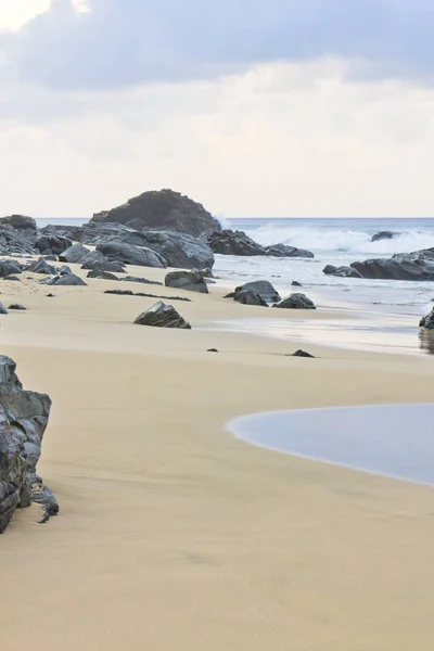 Veduta Della Spiaggia Fernando Noronha Brasile Tramonto Una Giornata Nuvolosa — Foto Stock