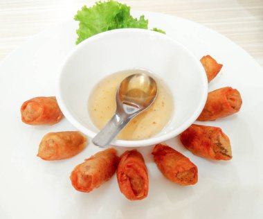 Ateşlenmiş börek, hamur levha domuz eti ve birçok akrabası sarılmış