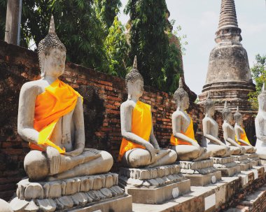 Antik sıva Buda heykeli, sarı bez kaplama Oturma alon