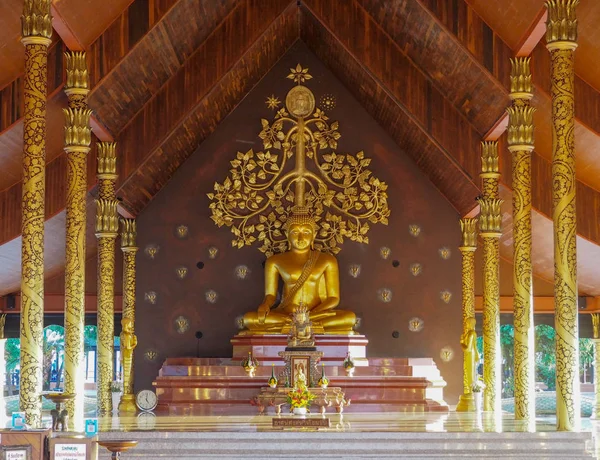 Ubon Ratchathani, TH - 2 de noviembre de 2018: Estatua de Buda de Oro Grande — Foto de Stock