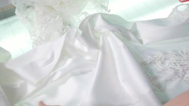 iğne ve iplik, Close-Up nakış deseni. Dikiş şık gelinlik donatımı. El yapımı