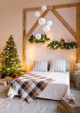 Xmas sabah oturma odasında. Çekyat Noel iç. Yeni yıl ve tatil kutlamak.