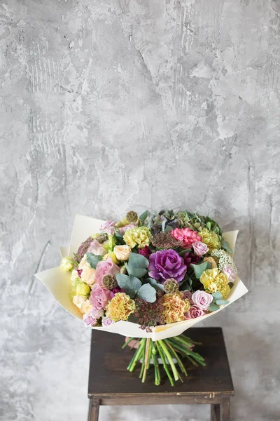 Buket Foamiran kağıt. Basit bir buket çiçek ve yeşillik