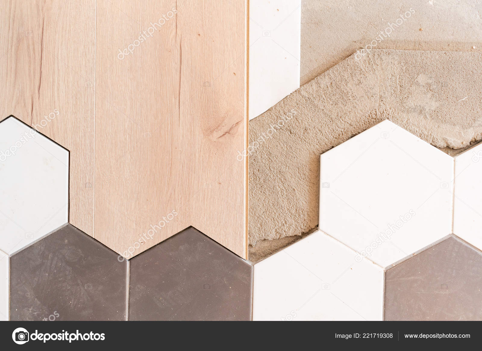 Die Kombination aus Holzplatten von Laminat und keramische Fliesen ... Die Kombination aus Holzplatten von Laminat und keramische Fliesen ...