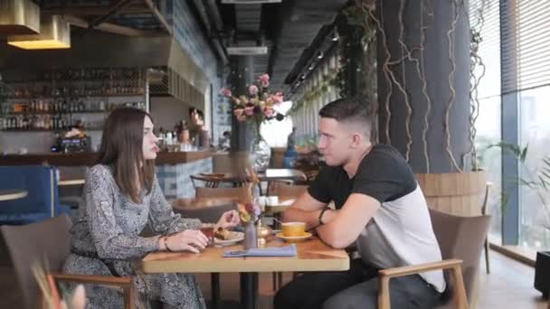 Pretty woman and Sports man drinking coffee and relaxing in cafe oriental style. Breakfast, pleasant morning, the beginning of the working day — Stock Video