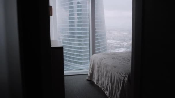 Young blond businesswoman arrives in a hotel room with black suitcase. Woman in red coral business suit. Young girl enters the room holding the suitcase by the handle — Stock Video