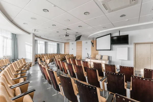 Big empty modern conference hall in luxury hotel. Audience for Speakers at Business convention and Presentation. Photo for illustration meeting, seminar, conference — Stock Photo, Image