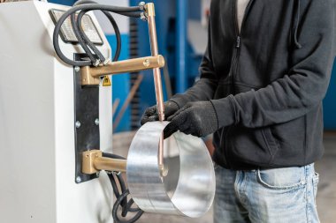 Bakır elektrotlar, metal spot kaynak için makinenin çalışma parçası. Havalandırma ve oluk üretimi. Takım ve bükme donatımı, sac metal için.