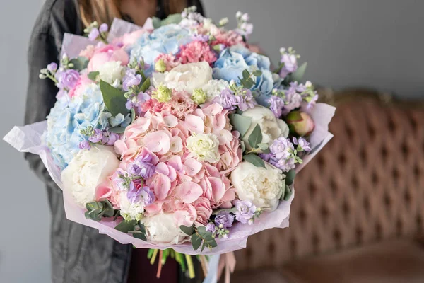Large Beautiful bouquet of mixed flowers in woman hand. Floral shop concept . Beautiful fresh cut bouquet. Flowers delivery — Stock Photo, Image